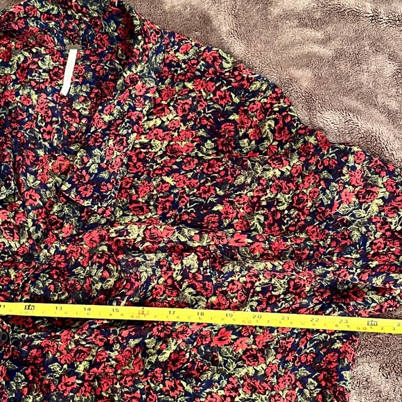Free People Sheer button down floral shirt sz L - Picture 11 of 12